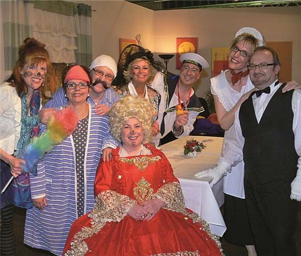 Das Theater-Ensemble „FeinHerb“ aus Ellenz-Poltersdorf begeisterte mit seinem neuen Schwank „Adel gesucht – Glück gefunden“. TE