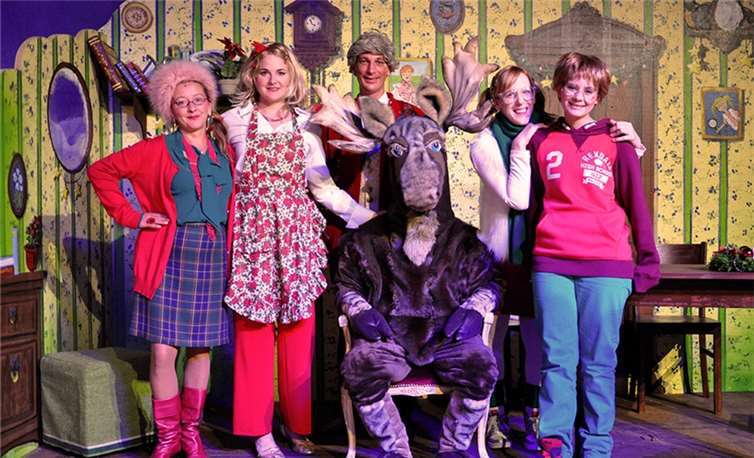 Das „Theater auf Tour“ zeigt das Stück „Es ist ein Elch entsprungen“.privat