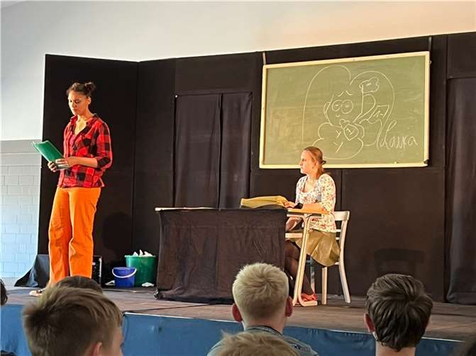 Das Theaterstück, das speziell für Schüler und Schülerinnen ab der 7. Jahrgangsstufe konzipiert wurde, hatte das Ziel das Bewusstsein für das Thema Mobbing zu schärfen und Möglichkeiten zur Prävention aufzuzeigen. Quelle: Jugendpflege VG Puderbach