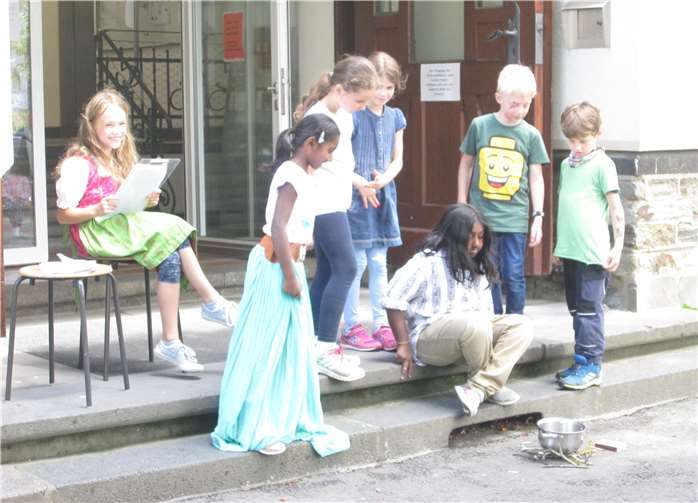 Das Theaterstück wurde vor den Eltern und Freunden vorgeführt. Fotos: privat