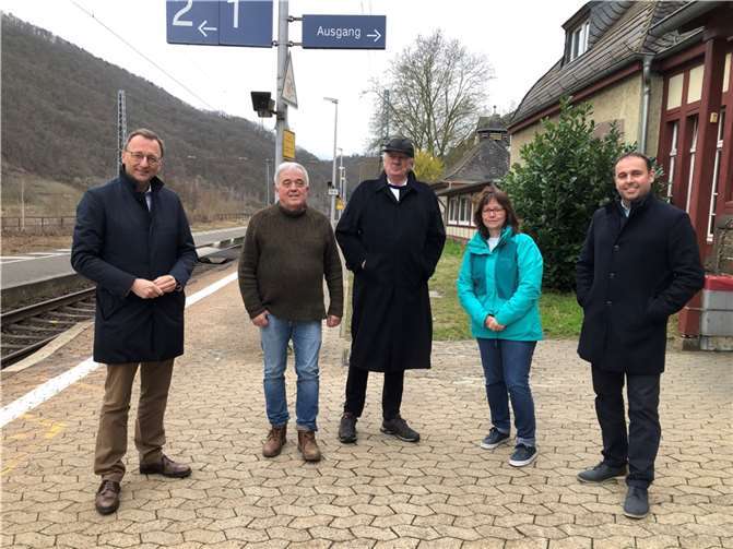 Das Thema Bahnlärm an der Mosel und geplante Baumaßnahmen waren Thema eines Vor-Ort-Termin des Bundestagsabgeordneten Josef Oster in Winningen. Foto: privat