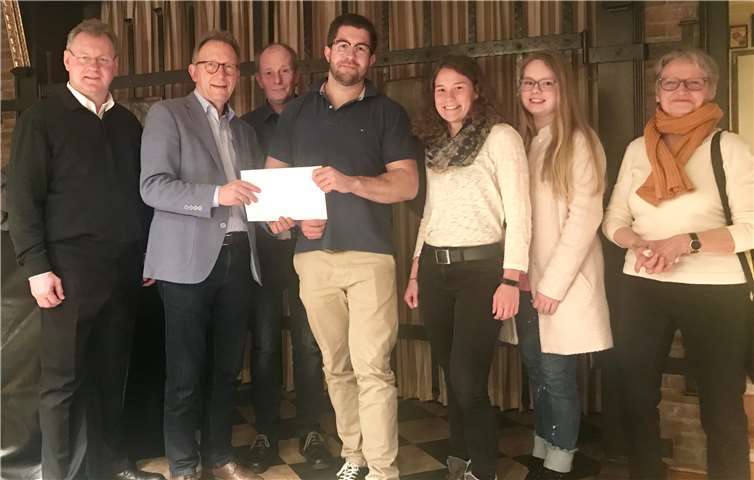 Das Thema „Gesundheitsregion Rhein-Westerwald“ steht auf der Agenda des CDU-Kreisvorstandes Neuwied. Das betonen (v.li.) stellvertretender Kreisvorsitzender Viktor Schicker, Kreisvorsitzender und Gesundheitspolitiker Erwin Rüddel, sowie Gesundheits- und Pflegebeauftragten Dennis Schneider mit weiteren CDU-Aktiven.Privat