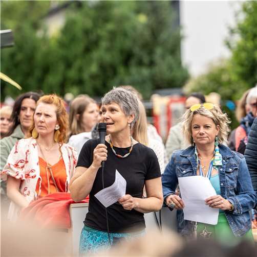 Das Thema „Reise um die Welt“ war von langer Hand ausgewählt worden und zeigte sich als perfekter Rahmen, um in den verschiedenen Klassen die unterschiedlichsten Kontinente und Länder kennenzulernen. Quelle: Grundschule Pfarrer-Bechtel