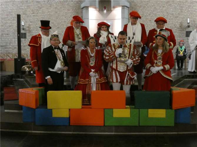 Das Thema des Gottesdienstes orientierte sich an dem diesjährigen Motto: „En Ochtendung, on dat es good, dooh setzen mer all en aanem Boot“.