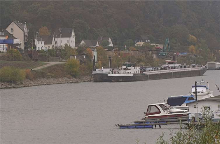 Das Thema im Gemeinderat in Brohl-Lützing war der Gülleumschlag im Hafen von Schiff auf LKW. Die Bürger werden von unerträglichem Gestank belästigt.-TER-