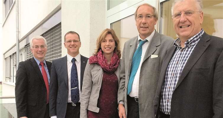 Das Thema steigende Energiekosten und die Haltung der EU-Kommission zur EEG-Umlage wurde von den beiden Abgeordneten mit der Firmenleitung diskutiert. privat