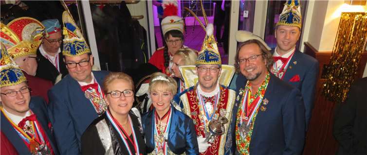 Das Tollitätenpaar mit Erich Kamp aus dem Hause Bitburger und Kerstin Thran, die bereits für 20 Bitburger-Prinzenempfänge den gastlichen Rahmen bot. -MKA-