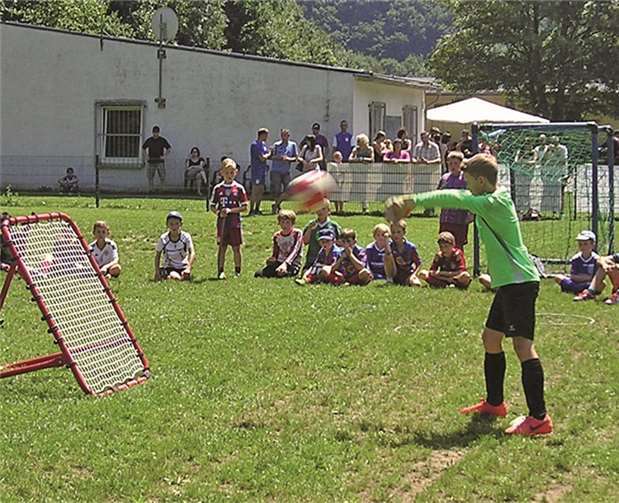 Das Torwarttraining ist eine spezielle Ausbildung für junge Fußballtalente.