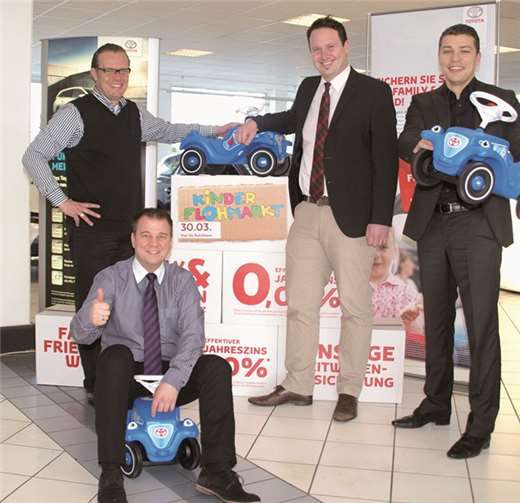 Das Toyota-Team von Löhr Automobile in Koblenz um Filialleiter Oliver Ehrlich ( 1.v.l.) veranstaltet am 30.März einen großen Kinderflohmarkt, dessen Erlös in vollem Umfang der Kinderkrebsstation Kemperhof zugute kommt. Udo Stanzlawski