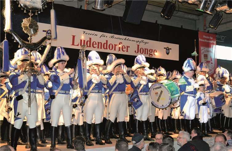 Das Traditionscorps „Blaue Funken“ bot ein prächtiges Bild. RFW