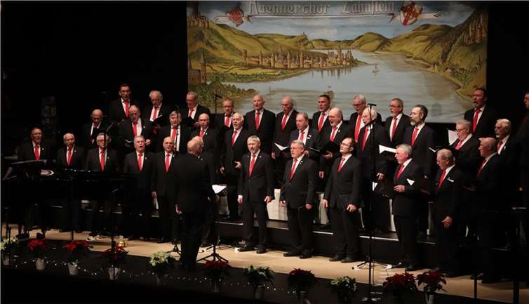 Das Traditionskonzert am zweiten Advent in der Stadthalle Lahnstein war der Höhepunkt des 2020 coronabedingt vereitelten Vereinsjubiläums: 145 Jahre Männerchor Frohsinn.Foto: Foto Pott