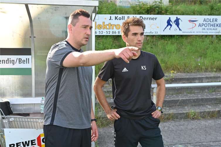 Das Trainer-Duo Damir Mrkalj (links) und Kodai Stalph setzt seine Tätigkeit beim SV Eintracht Mendig fort.  Foto: SK