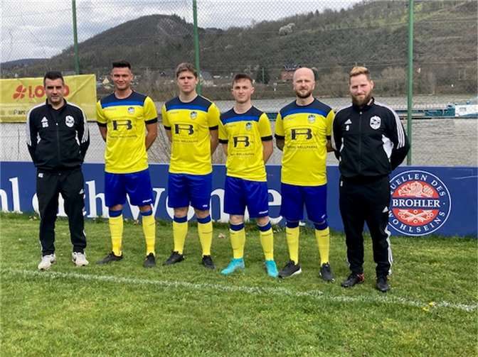 Das Trainergespann Melcher/Schütz begrüßt offiziell die Neuzugänge Sam Schüring, Benedict Weber, Lukas Pförtner und Tobias Lechtenböhmer.