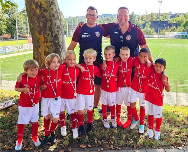 Das Trainergespann Oliver Severin und Philipp Arenz war mehr als zufrieden mit der Leistung ihrer Schützlinge.  Foto: SV Kripp