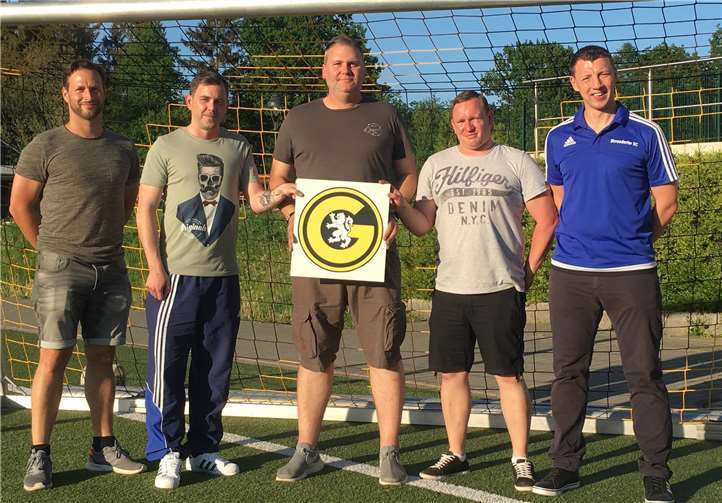 Das Trainerteam der ersten Mannschaft (v.l.n.r.): Lars Hansen (Abteilungsleiter Senioren), Pascal Lussi (Co-Trainer), Mirco Walser (Trainer), Oli Treder (Torwarttrainer), Martin Thelen (Abteilungsleiter Senioren).privat