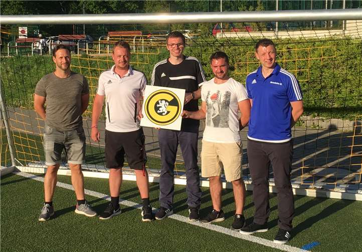 Das Trainerteam der zweiten Mannschaft der Grafschafter SG stellt sich vor: v. l. n. r. Lars Hansen (Abteilungsleiter Senioren), Jan Jerrentrup (Co-Trainer), Bernhard Thun (Trainer), Christian Wagner (Co-Trainer), Martin Thelen (Abteilungsleiter Senioren).