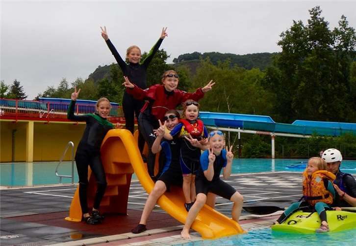 Das Training findet manchmal auch im Schwimmbad statt. CEW