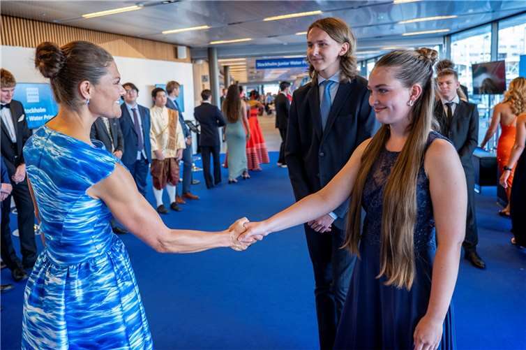 Kronprinzessin gratuliert Ahrweiler Schülern Das Treffen wird den beiden Schülern noch lange in Erinnerung bleiben. Foto: Jonas Borg