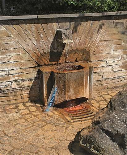 Das „Trinkwasser“-Hinweisschild muss nun neu angeschafft werden. privat