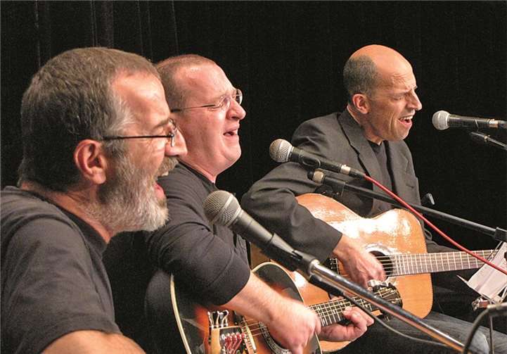 Das Trio „Because unplugged“ ist zu Gast in der Probstei Buchholz. privat