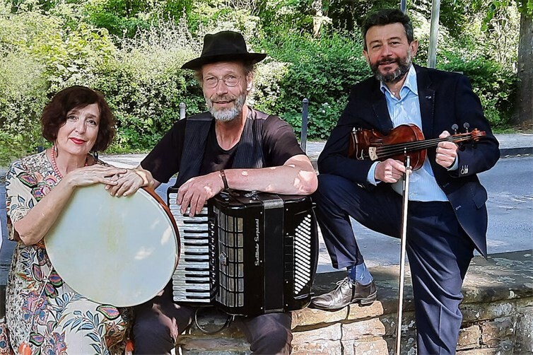 Das Trio Doina mit Bella Liebermann, Daniel Marsch und Igor Mazritsky (von links) gastiert in der Ehemaligen Synagoge Ahrweiler.