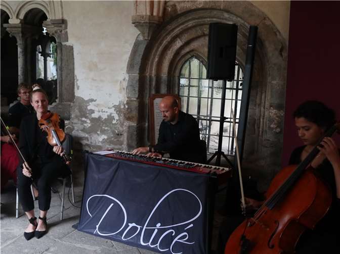 Das Trio Dolicé umrahmte die Feier musikalisch. Foto: HE