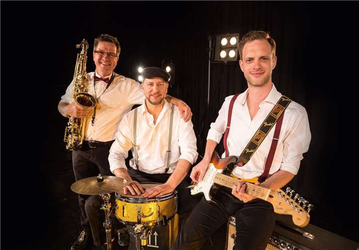Das Trio „Jazzkrönung“präsentiert klassische Jazznummern sowie aktuelle Popsongs, unverwechselbar interpretiert.  Bert Brendel