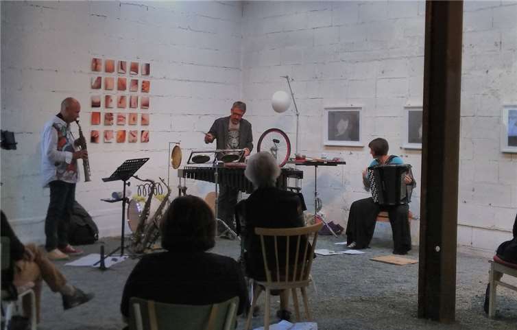 Das Trio Kohmann/Zöllner/Weiß überzeugte das Publikum mit ihrem unkonventionellen Freejazz Foto: Aneek Reimers