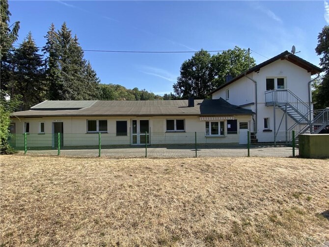 Das TuS-Umkleidegebäude soll im Rahmen des Förderprogramms erneuert werden. Foto: Stadt Mayen