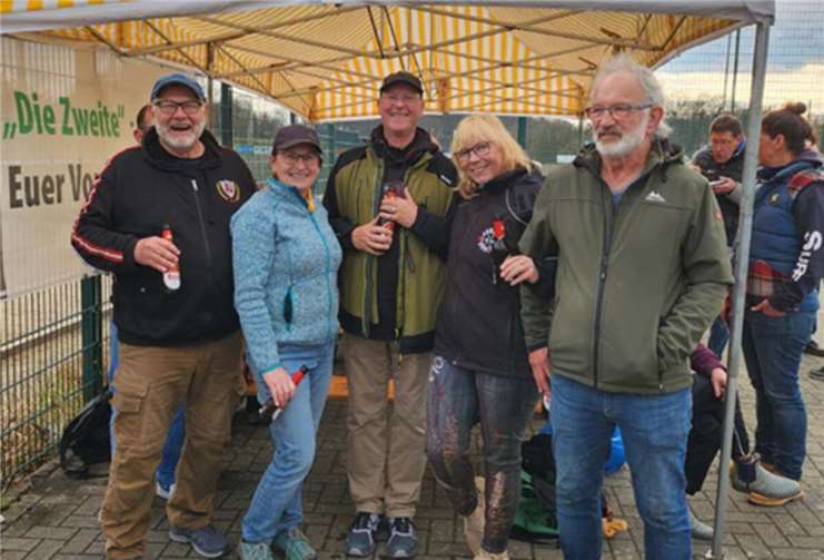 Allez les Boules Das Turnier endete um 18 Uhr mit geselligem Ausklang, bei dem auf die vielen gewonnenen Spiele angestoßen werden konnte. Foto: privat