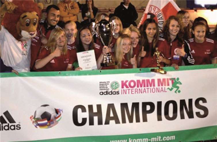 Das U 17 Siegerfoto privat