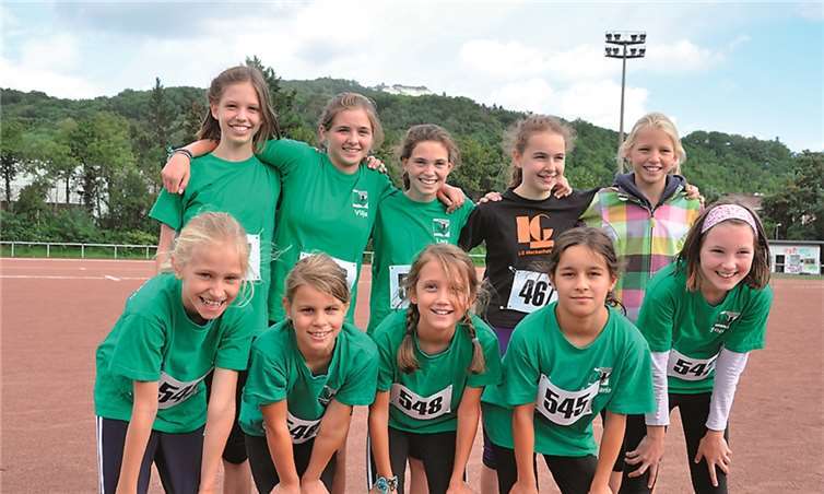 Das U14-Team Meckenheim-Rheinbach hinten v.l.n.r. Klara Engel, Vilja Wenger, Lara Haufe (alle Rheinbach) und Lisa Seiltz und Malin Wortmann (beide aus Meckenheim) mit dem Team Rheinbach U12, vorne v.l.n.r. Cleo Freiberg, Jana Sinß, Gesine Engel, Ana Maria Murciano, Sophia Olbrich.privat