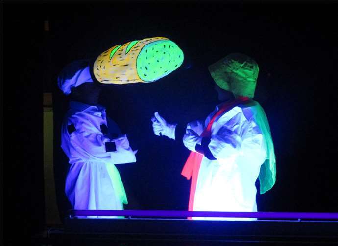 Das UV-Licht verlieh einen dreidimensionalen Effekt.