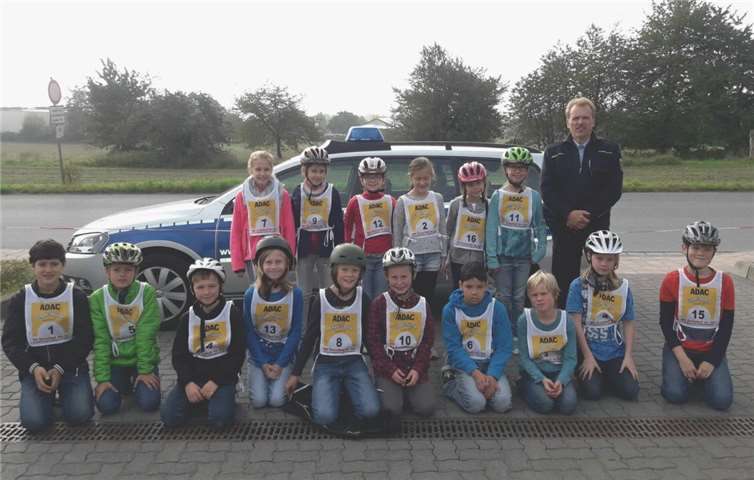 Das Üben hat sich gelohnt: Alle Kinder bestanden die Prüfung und freuen sich jetzt über ihre Fahrradausweise.  privat