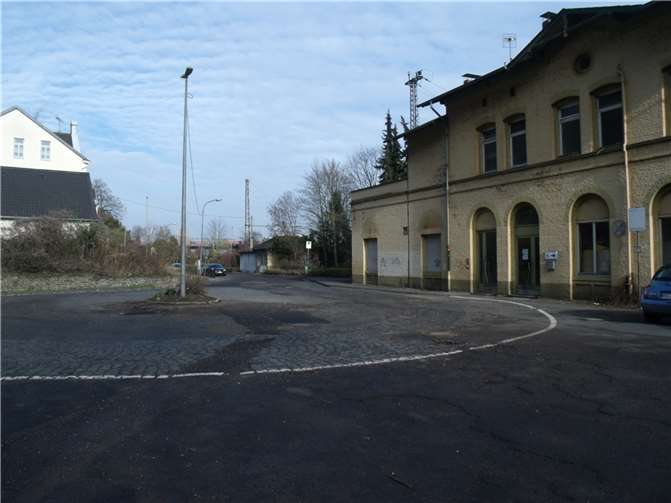 Das Umfeld des Brohler Bahnhofs ist keine gute Visitenkarte für den Ort. Fotos: HE