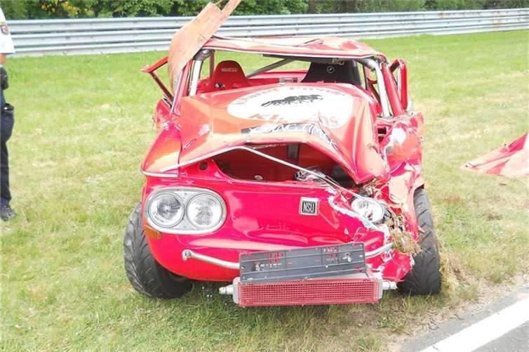 Das Unfallfahrzeug nach dem Überschlag. Foto: Polizei Adenau