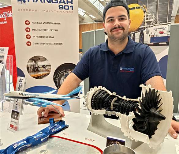 Das Unternehmen, das auf dem Hahnairport Flugzeugtriebwerke wartet, zeigte ein solches Modell.
