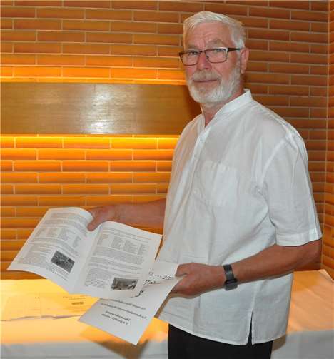 Das Urgestein Manfred Brummer hatte mit der Erstellung der Chronik „ganze Arbeit“ geleistet.
