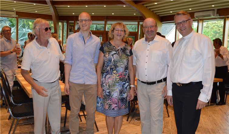 Das Veranstaltungsgremium um Pastor Frank Klupsch mit Herbert Georgi.-AB-