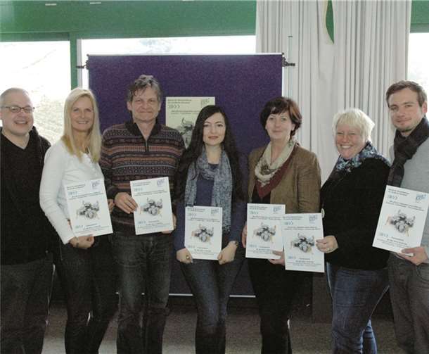 Das Veranstaltungsteam des zweiten Infoabends: (V.l.) Hans-Peter Frühauf, Barbara Voss, Michael Müller, Dilorom Jacka, Elwira Redemund, Silke Läufer-Hermann und Karsten Lehmann.  privat