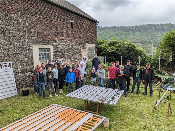 Mit voller Kraft in die zweite Jahreshälfte Das Vereinsheim wurde auf Vordermann gebracht. Fotos: Musikverein Blau-Weiß Leutesdorf e.V.