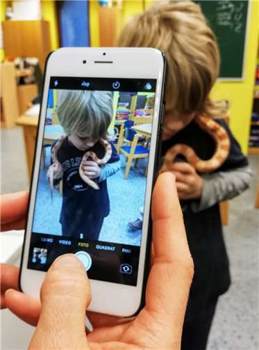 Das Vertrauen wuchs während des Besuchs sogar soweit, dass fast alle Kinder sich sogar trauten, „Picasso“ alleine zu halten.