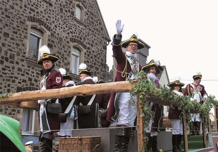 Das Viedeler Burregiment beim Naunheimer Abendumzug.
