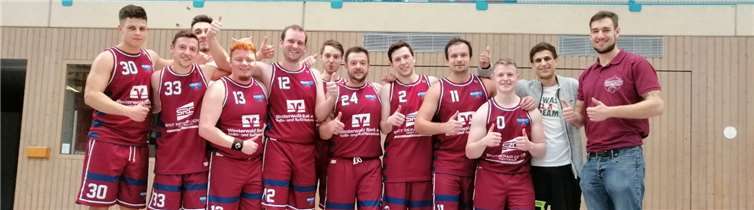 Das Vizemeisterteam des BBC Montabaur 2018/2019: (v.l.) Alexander Hempel, Dominik Konski, Lorik Gashi, Daniel Eisenbrand, Stephan Schlinke, Luca Schreiner, Daniel Kiefl, Johannes Kehren, Michael Chojnowski, Dominik Strüder und Christian Kins, Trainer Robert Kins. Es fehlen: Max Weigel, Frank Breitzke, Ümit Yarman.Foto: privat