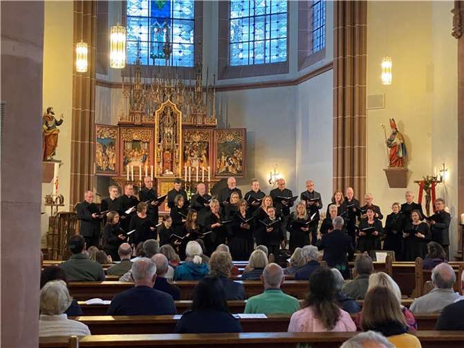 Das Vokalensemble „TonART“ Neuwied präsentiert unter der Leitung von Dekanatskantor Peter Uhl am Sonntag, den 9. Juni 2024 um 16 Uhr im Mariendom Andernach Werke von u.a. Gabriel Fauré (100. Todestag), Théodore Dubois (100. Todestag) und Anton Bruckner (200. Todestag). Foto: privat