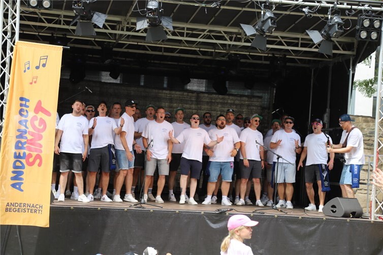 Das Vokalmusikfestival „Andernach singt“ lockte am vergangenen Sonntag zahlreiche Musikbegeisterte in die Andernacher Innenstadt. Fotos: WAMFO.DE