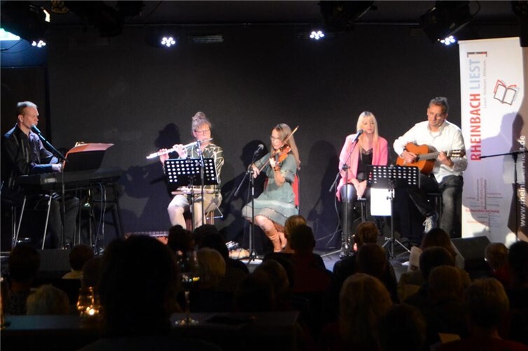 Das Volkslied-Ensemble FEINSLIEBCHEN spielt am 21. Juni ab 16:00 Uhr ein „Plätzchen-Konzert“ mit Liedern zum Lauschen und Mitsingen im Innenhof des Bürger- und Kulturzentrums Himmeroder Hof (Glasmuseum)in Rheinbach