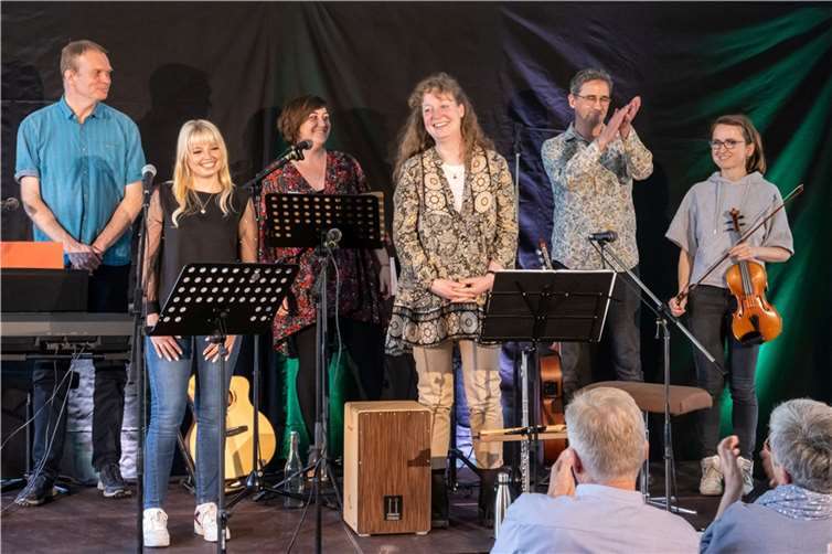 Das Volksliedensemble Feinsliebchen trat im Pfarrzentrum St. Martin auf.  Fotos: Ursula Peters