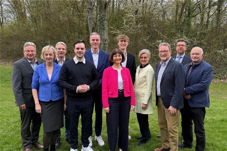 Das Vorstandsteam der CDU Meckenheim (von links): Kai Drößler, Ariane Stech, Martin Hubmacher, Leo Breutigam, Ronny Apitius, Sabrina Gutsche, Dorian Deuster, Christiane Lauer, Vorsitzender Rainer Friedrich, Conny Lawenstein und Karlheinz Spilles. Nicht im Bild, aber ebenfalls gewählte Vorstandsmitglieder sind Luisa Blome und Boubacker Sahnoun. (Foto: privat) 