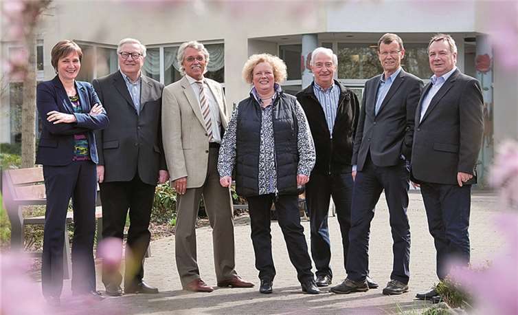 Das Vorstandsteam der Caritasvereinigung (von links): die stellvertretende Vorsitzende Martina Best-Liesenfeld, Vorstandsvorsitzender Peter Römer, Dr. Dagobert Kohout, Regina Gatz, Hans Kreuter, Norbert Weise und Raphael Maria Kloeppel.privat